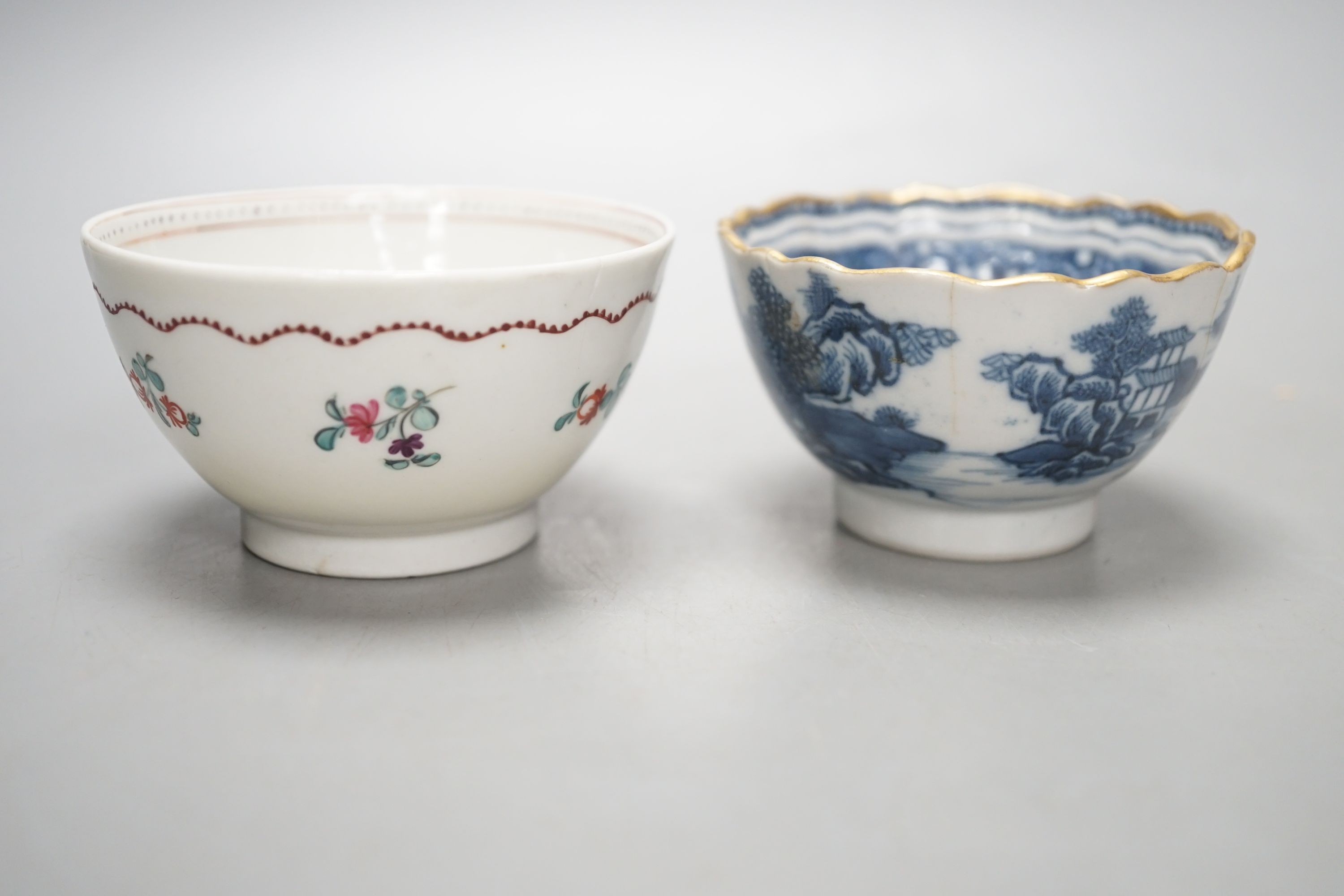 An 18th century Chinese export teabowl, a Chinese blue and white vase cover, similar teabowl and past box and cover.